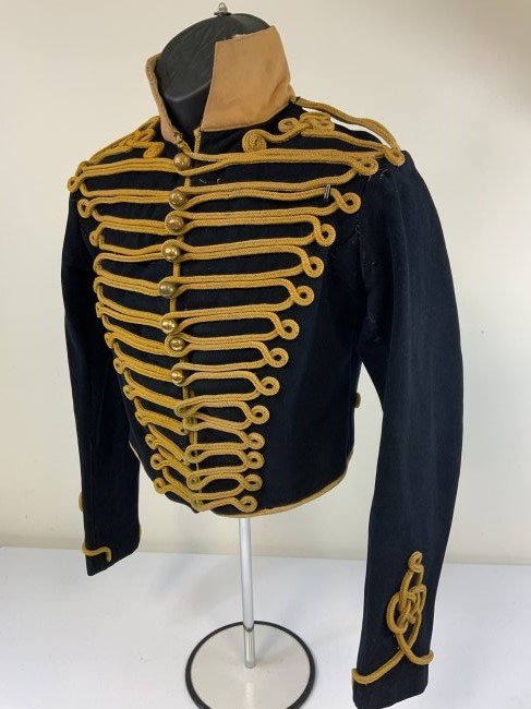 ANTIQUE BRITISH CRIMEAN WAR ERA HUSSAR UNIFORM DOLMAN JACKET: ANTIQUE BRITISH HUSSAR CRIMEAN WAR UNIFORM DOLMAN JACKET . MID 19TH CENTURY . GOOD CONDITION FOR ITS AGE. WELL WORN WITH PERIOD REPAIRS TO THE LINING. RARE .