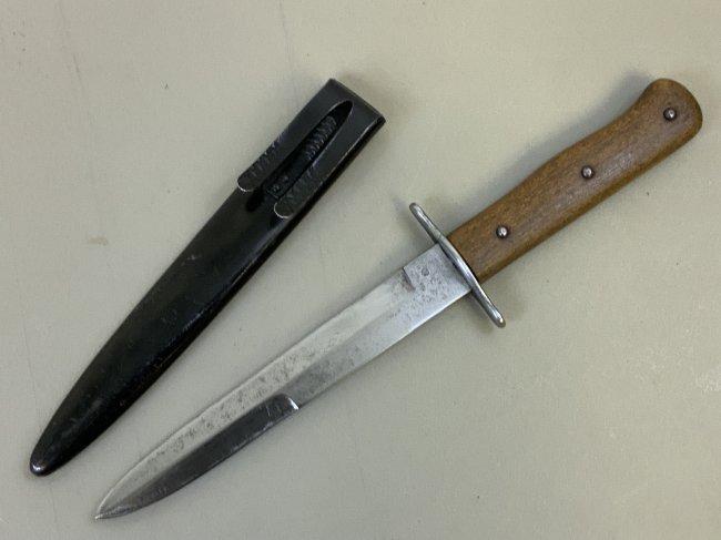 WWII GERMAN LUFTWAFFE FIGHTING KNIFE DAGGER 2nd MODEL WITH BOOT CLIP: German WWII Luftwaffe 2nd Model Fighting Knife Marked Number 6 Waffenampt . Great condition . Complete with scabbard with boot clip.