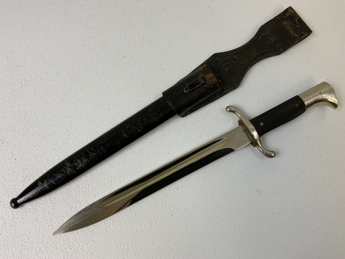 WWII GERMAN DRESS FIREMEN BAYONET BY EICKHORN SOLINGEN: WWII GERMAN DRESS FIREMEN BAYONET BY EICKHORN SOLINGEN . GREAT CONDITION BAYONET WITH NICE BLADE. COMES WITH BLACK LEATHER FROG.