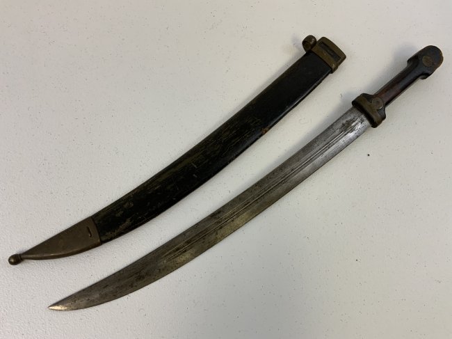 IMPERIAL RUSSIAN ARMY BEBUT M1907 KINJAL DAGGER IZHEVSK: IMPERIAL RUSSIAN ARMY BEBUT M1907 KINJAL DAGGER .IZHEVSK ARSENAL . UNIT STAMPED. VERY GOOD CONDITION WITH ORIGINAL LEATHER COVERED SCABBARD .