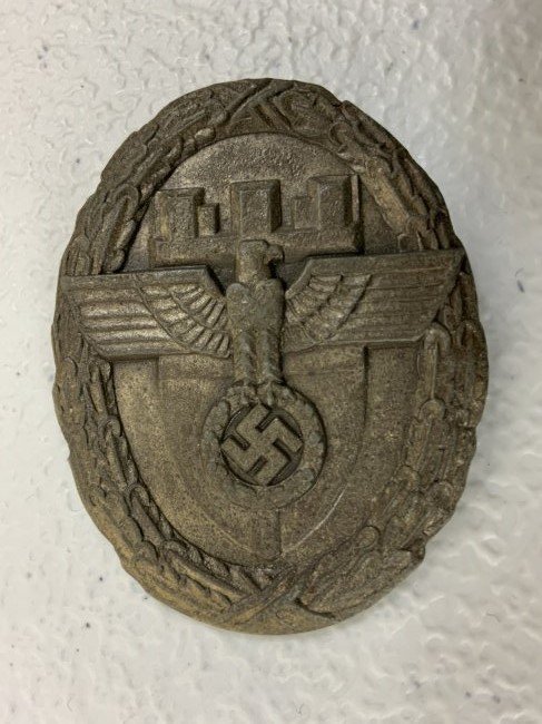 GERMANY THIRD REICH NAZI GAU EAST PRUSSIA COMMEMORATIVE BADGE: GERMANY THIRD REICH NAZI GAU EAST PRUSSIA COMMEMORATIVE BADGE . LATE ZINK BASE METAL STYLE. GILD FINISH MOSTLY GONE EXPOSING ZINK BASE. MAKER MARKED ON THE PIN ASSEMBLY . RARE.