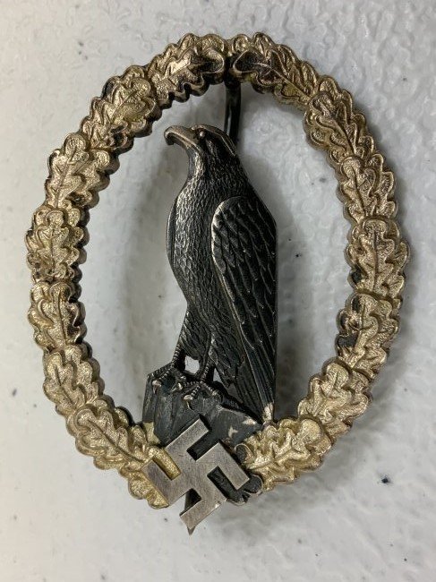 WWII GERMAN LUFTWAFFE RETIRED PILOTS BADGE BY C.E. JUNCKER: WWII GERMAN LUFTWAFFE RETIRED PILOTS BADGE BY C.E. JUNCKER . GREAT MINTY CONDITION . MARKED C.E.JUNKER.GREAT DETAILS. EARLY QUALITY BADGE. .