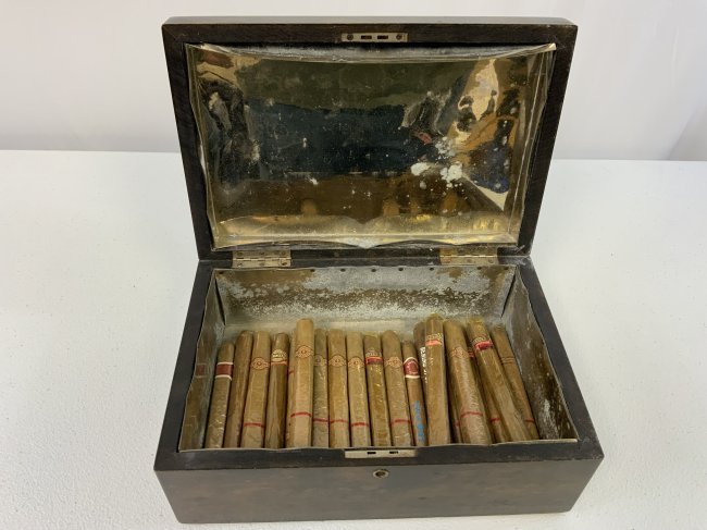 ANTIQUE WALNUT CIGAR HUMIDOR BOX WITH OLD CIGARS INSIDE: ANTIQUE WALNUT CIGAR HUMIDOR BOX WITH OLD CIGARS INSIDE . GOOD CONDITION CIGAR BOX. WALNUT . LINED . CONTAINS OLD CIGARS INSIDE. RARE FIND.