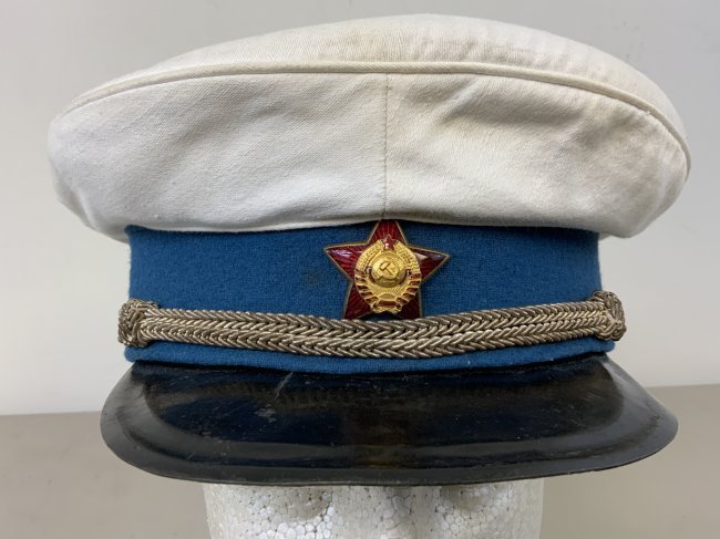 WWII SOVIET RUSSIAN MILITIA POLICE OFFICER VISOR CAP: WWII SOVIET RUSSIAN MILITIA POLICE OFFICER VISOR CAP . RARE CAP . HIGH QUALITY MULTI PIECE CONSTRUCTION ENAMEL POLICE STAR.