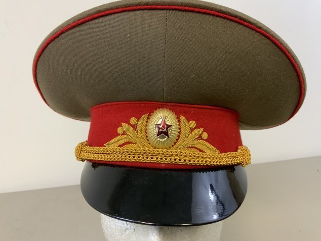 USSR SOVIET RUSSIAN COLD WAR GENERAL OFFICER VISOR CAP: SOVIET RUSSIAN COLD WAR ERA GENERAL OFFICER VISOR CAP . SIZE 57. MINT CONDITION CAP
