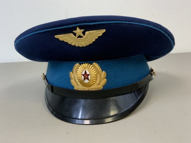 USSR SOVIET AIR FORCE OFFICER DRESS VISOR HAT: USSR SOVIET AIR FORCE OFFICER DRESS VISOR HAT. GREAT CLEAN CONDITION.