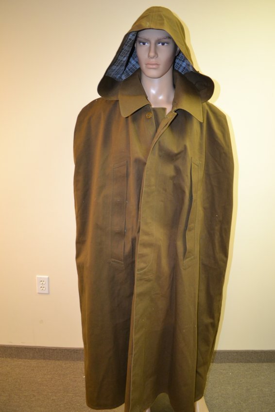 USSR SOVIET RUSSIAN OFFICER'S CANVAS HOODED RAIN COAT 50'S: SOVIET RUSSIAN OFFICER'S CANVAS HOODED RAIN OVERCOAT 50'S . GREAT CONDITION . VERY LARGE . ORIGINAL MAKER TAG DATED 1957 .RARE