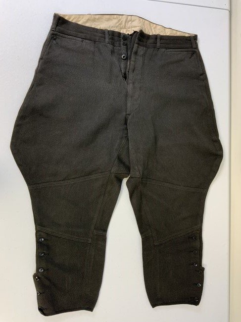 WWII NAZI GERMAN BLACK UNIFORM BRITCHES PANTS SS / NSKK: ALLGEMEINE SS / NSKK NAZI GERMAN BLACK UNIFORM BRITCHES PANTS . VERY NICE AND CLEAN . RARE