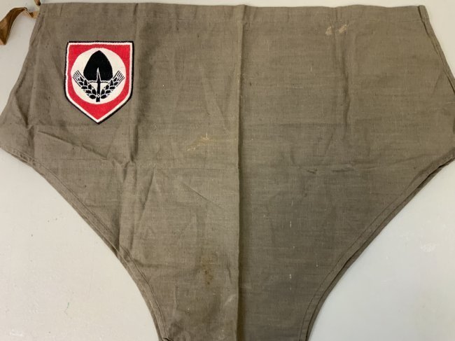 RARE ORIGINAL WWII GERMAN RAD LABOR CORPS SPORT SHORTS TRUNKS: RARE ORIGINAL WWII GERMAN RAD LABOR CORPS SPORT SHORTS TRUNKS. NICE UNWORN CONDITION . INK STAMPED WITH UNIT MARKINGS. HARD TO FIND NAZI PERIOD RARE SHORTS.