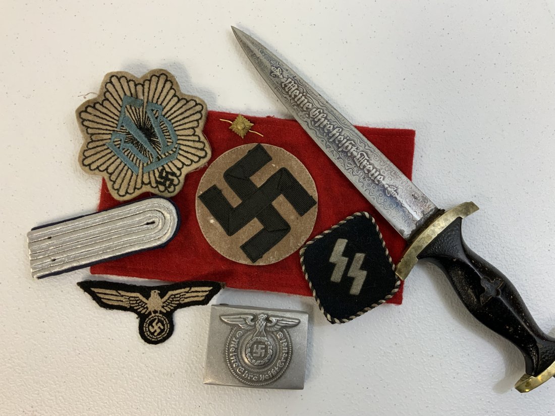 WWII GERMAN COLLECTION OF INSIGNIAS BUCKLE DAGGER ETC.: WWII GERMAN COLLECTION OF INSIGNIAS BUCKLE DAGGER ETC. ALL LOOK WELL USED AND OLD BUT ALL POSTWAR PRODUCED . GREAT FOR REENACTMENT .