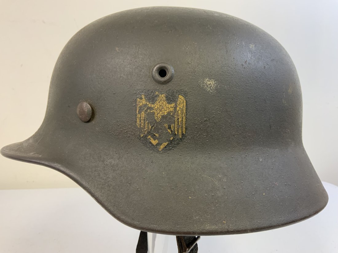 WWII GERMAN NAVY M40 SD COMBAT HELMET COMPLETE WITH LINER AND CHIN STRAP: WWII GERMAN NAVY M40 SD COMBAT HELMET COMPLETE WITH LINER AND CHIN STRAP . GREAT EXAMPLE WITH ORIGINAL PAINT AND YELLOW / GOLD COLORED EAGLE DECAL . Q66 STAMPED FOR THE MANUFACTURE AND SIZE. DN 121 ST