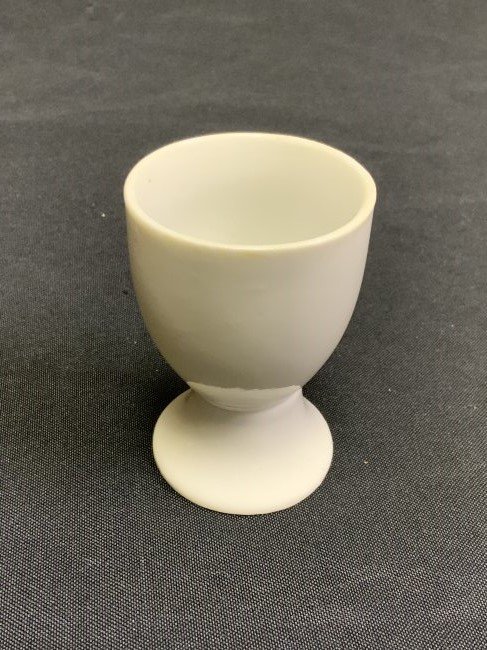 WWII THIRD REICH NAVY KRIEGSMARINE PORCELAIN EGG HOLDER: WWII THIRD REICH NAVY KRIEGSMARINE PORCELAIN EGG HOLDER . 1940 DATE . GOOD CONDITION WITH NO ISSUES . 2.5" TALL . RARE .