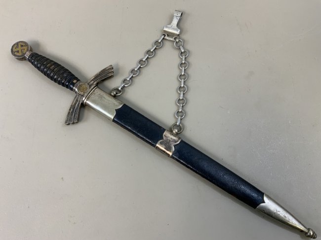 WWII GERMAN LUFTWAFFE OFFICERS 1st MODEL DAGGER WEYERSBERG SOLINGEN: WWII GERMAN LUFTWAFFE OFFICERS 1st MODEL DAGGER . REAL NICE EXAMPLE. NICE BRIGHT BLADE AND UNCLEANED FITTINGS. MADE BY PAUL WEYERSBERG SOLINGEN. VERY GOOD EXAMPLE !