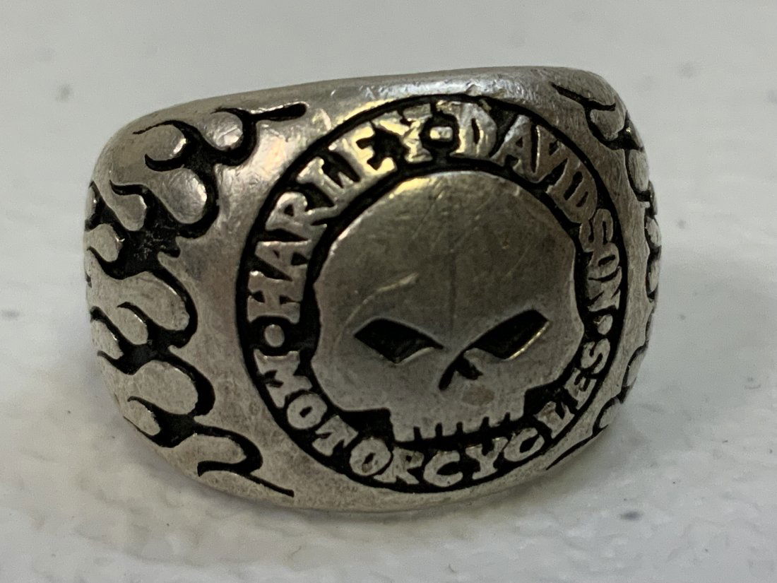 VINTAGE SILVER HARLEY DAVIDSON MOTORCYCLES SCULL RING: VINTAGE SILVER HARLEY DAVIDSON MOTORCYCLES SCULL RING . 925 SILVER AND STAMPED INSIDE. SIZE 6