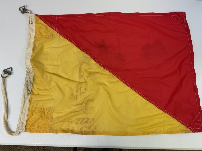 VINTAGE GERMAN NAVY INTERNATIONAL CODE SIGNAL FLAG LETTER O - OSCAR: VINTAGE GERMAN NAVY INTERNATIONAL CODE SIGNAL FLAG LETTER O - OSCAR . GREAT CONDITION COMPLETE WITH ROPE. 32 X 23