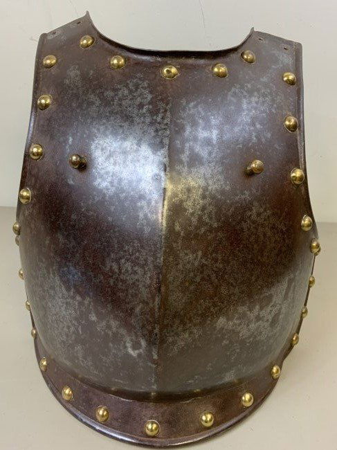 IMPERIAL GERMANY BAVARIAN CUIRASSIER ARMOR BREAST PLATE NAMED REGIMENTAL MARKED: IMPERIAL GERMANY BAVARIAN CUIRASSIER ARMOR BREAST PLATE .NAMED AND REGIMENTAL MARKED . 1840-1875 . GREAT CONDITION FOR ITS AGE WITH VERY RARE INTERIOR FABRIC REMAINS . INSIDE CLOTH POCKET WITH OWNERS