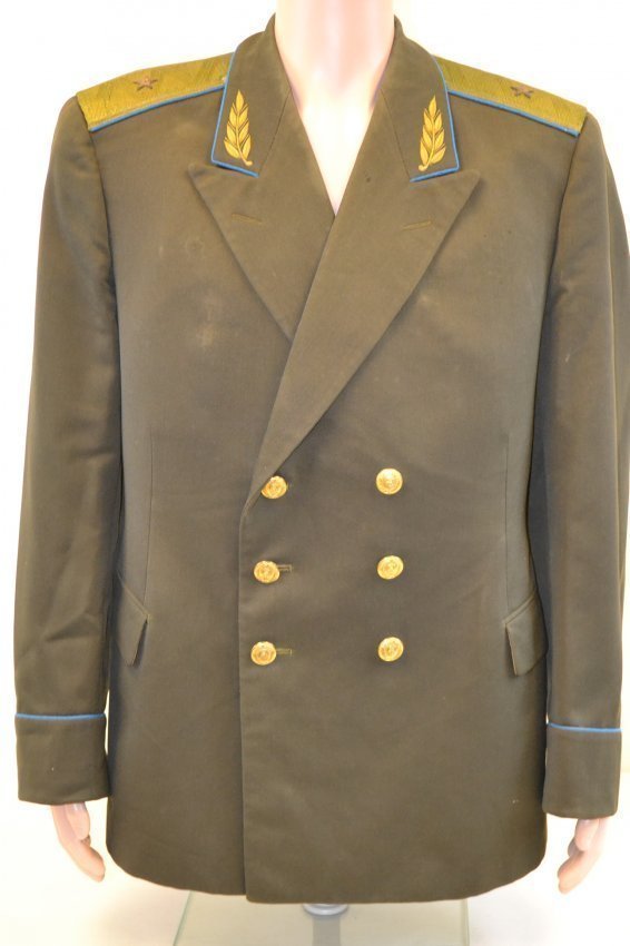 SOVIET RUSSIAN AIR FORCE GENERAL UNIFORM TUNIC JACKET: SOVIET RUSSIAN AIR FORCE GENERAL UNIFORM TUNIC JACKET . VERY NICE HIGH QUALITY MADE . C. 1960'S . VERY LARGE SIZE .
