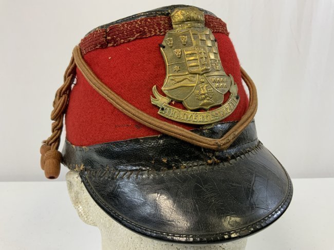 ANTIQUE HUNGARIAN HUSSAR OFFICERS SHAKO CAP: ANTIQUE HUNGARIAN HUSSAR OFFICERS SHAKO CAP . LATE 19th - EARLY 20th CENTURY . GOOD CONDITION FOR ITS ARE WITH NORMAL WEAR. RED WOOL BODY WITH LEATHER BILL AND COMPLETE WITH HAT CORD. HUNGARIAN BRASS