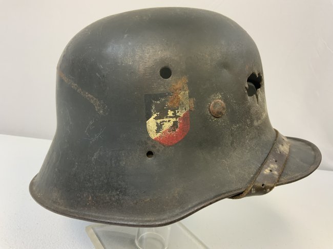 WWII GERMAN EARLY LUFTWAFFE M18 TRANSITIONAL HELMET WITH BATTLE DAMAGE: WWII GERMAN EARLY LUFTWAFFE TRANSITIONAL M18 HELMET WITH BATTLE DAMAGE . GREAT EXAMPLE ! ORIGINAL WWI M16 GERMAN HELMET REISSUED TO LUFTWAFFE . DOUBLE DECAL WITH EARLY EAGLE AND TRI COLOR SHIELD. BATT