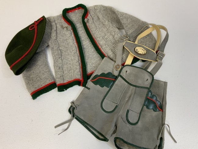 VINTAGE GERMAN / AUSTRIAN TYROLEAN VERY SMALL BOY'S LEDERHOSEN , HAT AND WOOL JACKET: VINTAGE GERMAN / AUSTRIAN TYROLEAN VERY SMALL BOY'S LEDERHOSEN , HAT AND WOOL JACKET . BABY SIZE AROUND 1 YEAR OLD. VERY GOOD CONDITION .