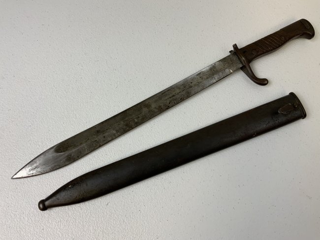 IMPERIAL GERMAN WWI BUTCHER BAYONET M1898/05 WEYERSBERG KIRSCHBAUM 1915: IMPERIAL GERMAN WWI BUTCHER BAYONET M1898/05 WEYERSBERG KIRSCHBAUM 1915. GOOD CONDITION OVERALL. REMAINS IN ALL ORIGINAL UNMODIFIED STATE WITH HIGH EARS CROSS GUARD. VERY NICE EXAMPLE.