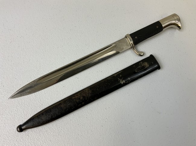 WWII GERMAN DRESS BAYONET BY EICKHORN SOLINGEN: WWII GERMAN DRESS BAYONET BY EICKHORN SOLINGEN . GREAT CONDITION BAYONET WITH NICE BLADE.