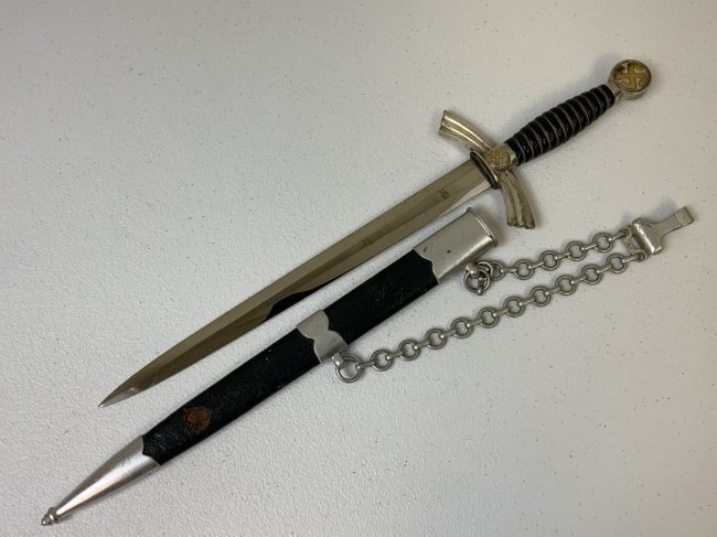 GERMANY THIRD REICH LUFTWAFFE OFFICERS 1st MODEL DAGGER SMF SOLINGEN: THIRD REICH GERMAN LUFTWAFFE OFFICERS 1st MODEL DAGGER . REAL NICE AND CLEAN EXAMPLE. NICE BRIGHT BLADE . MADE BY SMF SOLINGEN.