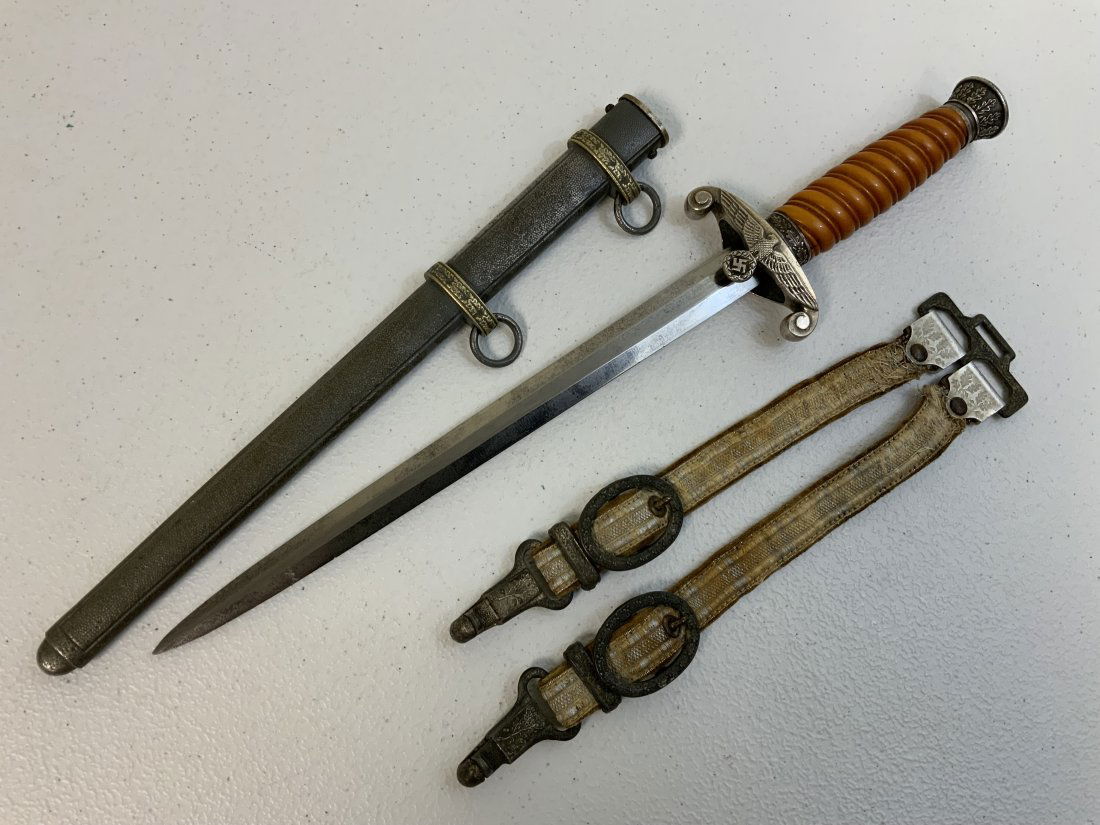 WWII GERMAN ARMY OFFICERS DRESS DAGGER BY ALCOSO WITH OWNERS INITIALS: WWII GERMAN ARMY OFFICERS DRESS DAGGER BY ALCOSO WITH OWNERS INITIALS. NICE OVERALL CONDITION SHOWING WEAR . BACK OF THE CROSSGUARD HAS OWNERS INITIALS J.W. ENGRAVED . COMES WITH WELL WORN DELUXE MODE
