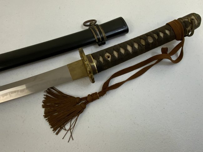 WWII IMPERIAL JAPAN JAPANESE ARMY OFFICER SAMURAI SWORD: WWII IMPERIAL JAPAN JAPANESE ARMY OFFICER SAMURAI SWORD . ANTIQUE OLD BLADE WITH NICE WAVY HAMON IN GOOD POLISH STATE. NO SIGNATURE ON THE TANG BUT THE TANG DISPLAYS A GREAT AGE AND HAS 2 MOUNTING HOL
