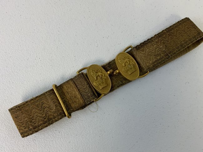 ANTIQUE BRITISH VICTORIAN ROYAL ARTILLERY OFFICERS DRESS SWORD BELT: ANTIQUE BRITISH VICTORIAN ROYAL ARTILLERY OFFICERS SWORD BELT. BEAUTIFUL HIGH QUALITY WITH BRASS BUCKLES WITH LIONS OVER QUEEN CROWNS . GOLD BROCADE WITH BLACK LEATHER BACK.VERY SMALL SIZE . RARE .