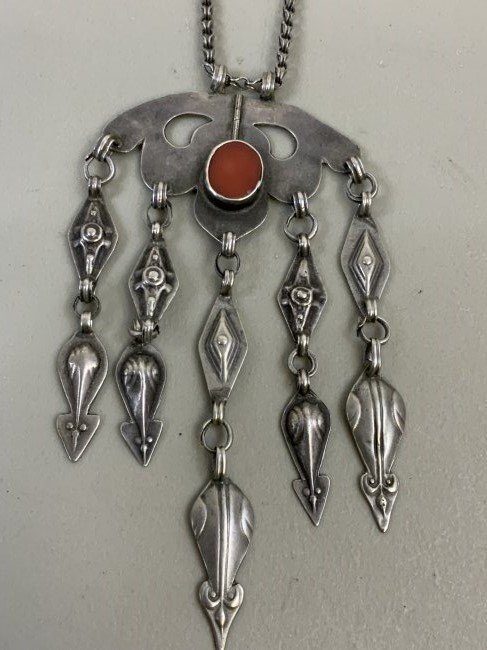 ANTIQUE RUSSIAN CAUCASIAN SILVER CARNELIAN DECORATED NECKLACE: ANTIQUE RUSSIAN CAUCASIAN SILVER CARNELIAN DECORATED NECKLACE. BEAUTIFUL WORKMANSHIP.LARGE SILVER CAUCASIAN SMITH MADE . RARE TO FIND.