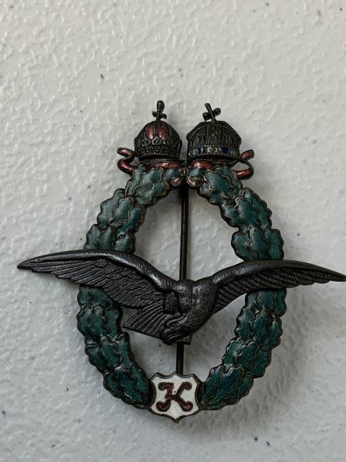 WWI AUSTRIAN HUNGARIAN EMPIRE ENAMELED PILOTS BADGE KARL: WWI AUSTRIAN HUNGARIAN EMPIRE ENAMELED PILOTS BADGE KARL . L.F.PRAMER WIENIX MARKED . MULTI PIECE CONSTRUCTION . GREAT CONDITION.