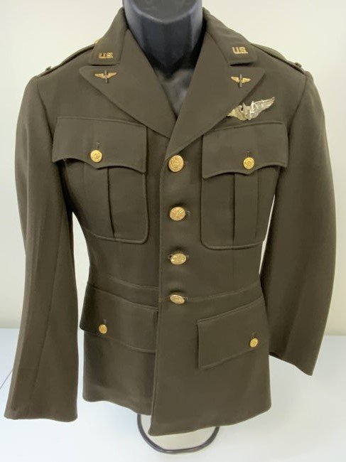 WWII US AIR FORCE GUNNER FLIGHT OFFICER JACKET UNIFORM: GREAT CONDITION WWII AERIAL GUNNER WINTER SERVICE COAT OF FLIGHT OFFICER RANK. VERY RARE UNIFORM . MUCH HARDER TO FIND THEN OTHER RANKS . WORN BY A AERIAL GUNNER WITH STIRLING WINGS .ALL ORIGINAL MINT