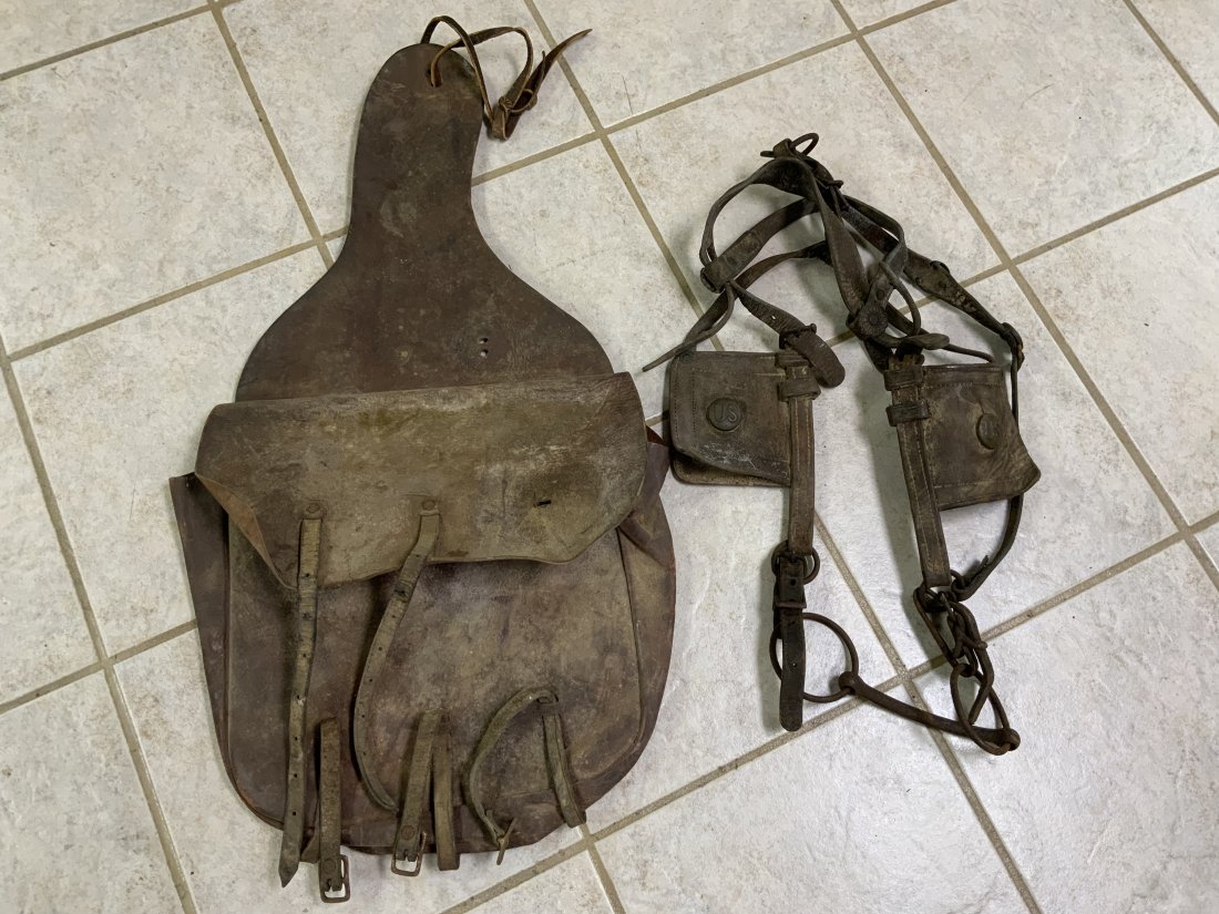 US INDIAN WARS , SPANISH AMERICAN WAR LEATHER US CAVALRY RIG AND SADDLE BAG: US INDIAN WARS , SPANISH AMERICAN WAR LEATHER US CAVALRY RIG AND SADDLE BAG. GOOD CONDITION FOR ITS AGE.