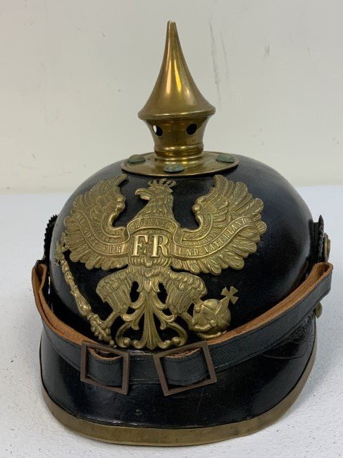 WWI PRUSSIAN IMPERIAL GERMAN PICKELHAUBE SPIKE HELMET 1915 EARLY WAR: WWI PRUSSIAN IMPERIAL GERMAN PICKELHAUBE SPIKE HELMET 1915 EARLY WAR . NICE EXAMPLE WITH BRASS HIGH QUALITY FITTINGS. 1915 DATED AND WITH SOME INK STAMPS INSIDE .
