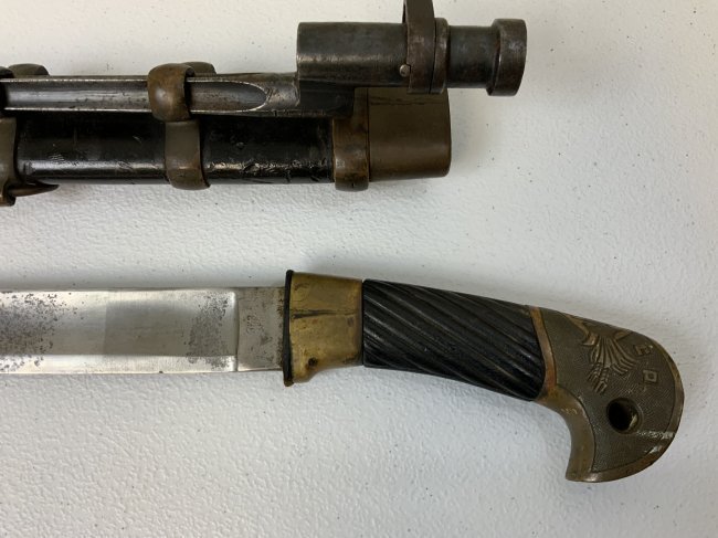 WWII SOVIET RUSSIAN M1927 CAVALRY SWORD 1938 DATED: WWII SOVIET RUSSIAN M1927 CAVALRY SWORD 1938 DATED . GREAT CONDITION OVERALL . ALL ORIGINAL ASSEMBLY WITH NICE FACTORY MARKINGS. ORIGINAL LEATHER COVERED SCABBARD COMPLETE WITH MOSSIN RIFLE BAYONET . 