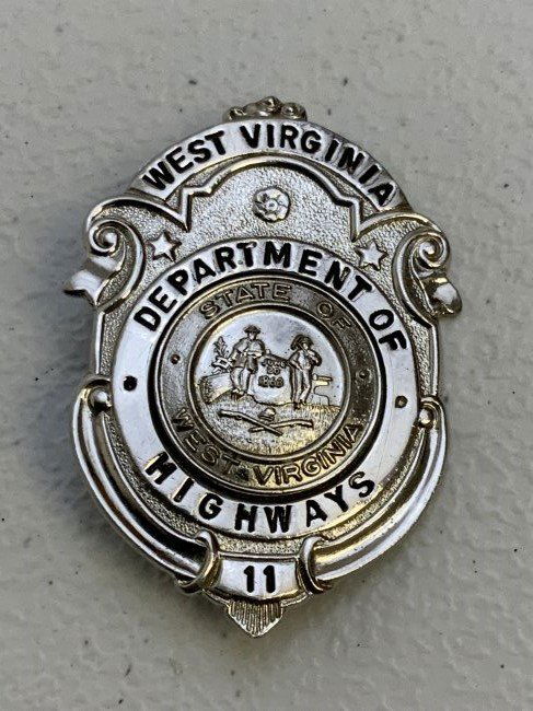 VINTAGE OBSOLETE POLICE BADGE: VINTAGE OBSOLETE POLICE BADGE