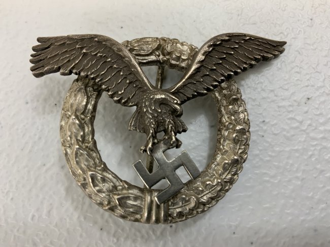 GERMANY THIRD REICH LUFTWAFFE PILOT BADGE RARE ROUND WREATH: GERMANY THIRD REICH LUFTWAFFE PILOT BADGE RARE ROUND WREATH . EXTREMELY FINE CONDITION. C.E.JUNKER MARKED