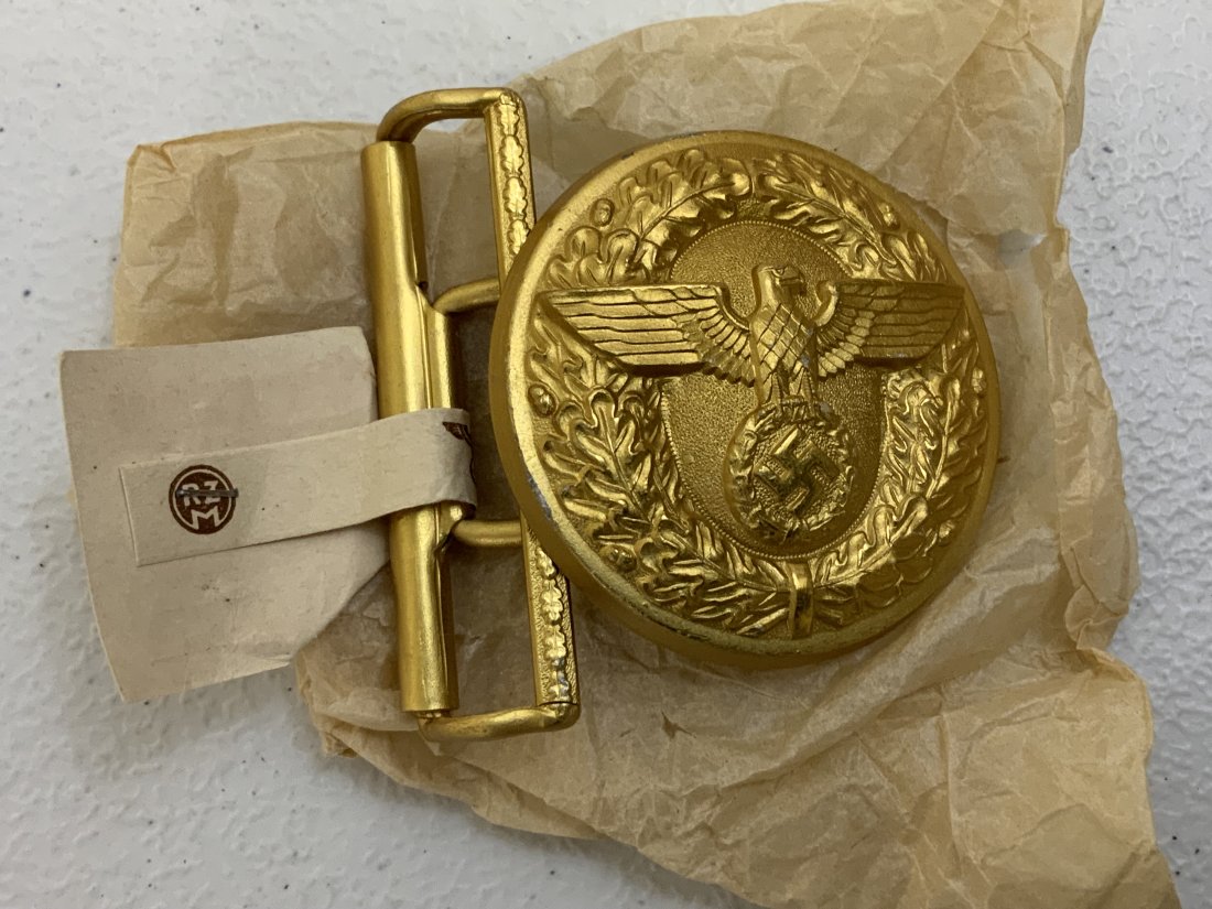 NAZI GERMANY NSDAP PARTY LEADER BELT BUCKLE MINT CONDITION WITH PAPER TAG AND WRAP: NAZI GERMANY NSDAP PARTY LEADER BELT BUCKLE MINT CONDITION WITH PAPER TAG AND ORIGINAL PAPER WRAP . VERY RARE FIND .
