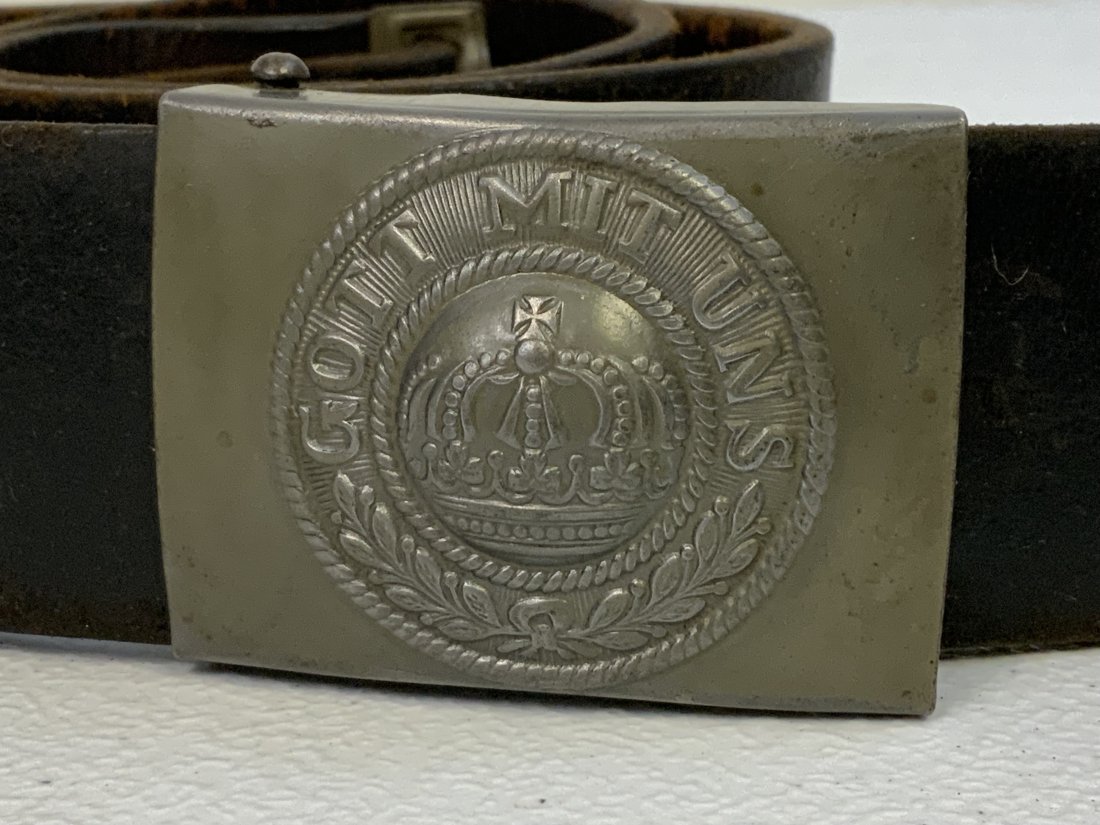IMPERIAL GERMANY PRUSSIA WWI WARTIME LEATHER BELT WITH GRAY PAINTED BUCKLE: IMPERIAL GERMANY PRUSSIA WWI WARTIME LEATHER BELT WITH GRAY PAINTED BUCKLE . GREAT CONDITION .