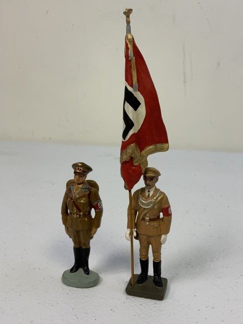 GERMAN NAZI PERIOD LINEOL / ELASTOLIN NSDAP PARTY FLAG BEARER AND OFFICER LOT OF 2: GERMAN NAZI PERIOD LINEOL / ELASTOLIN NSDAP PARTY FLAG BEARER AND OFFICER LOT OF 2