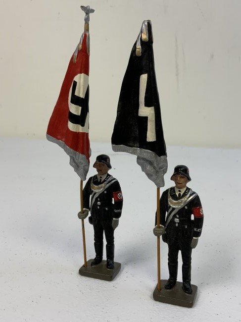 GERMAN NAZI SS STANDART FLAG BEARERS LOT OF 2: GERMAN NAZI SS STANDART FLAG BEARERS LOT OF 2