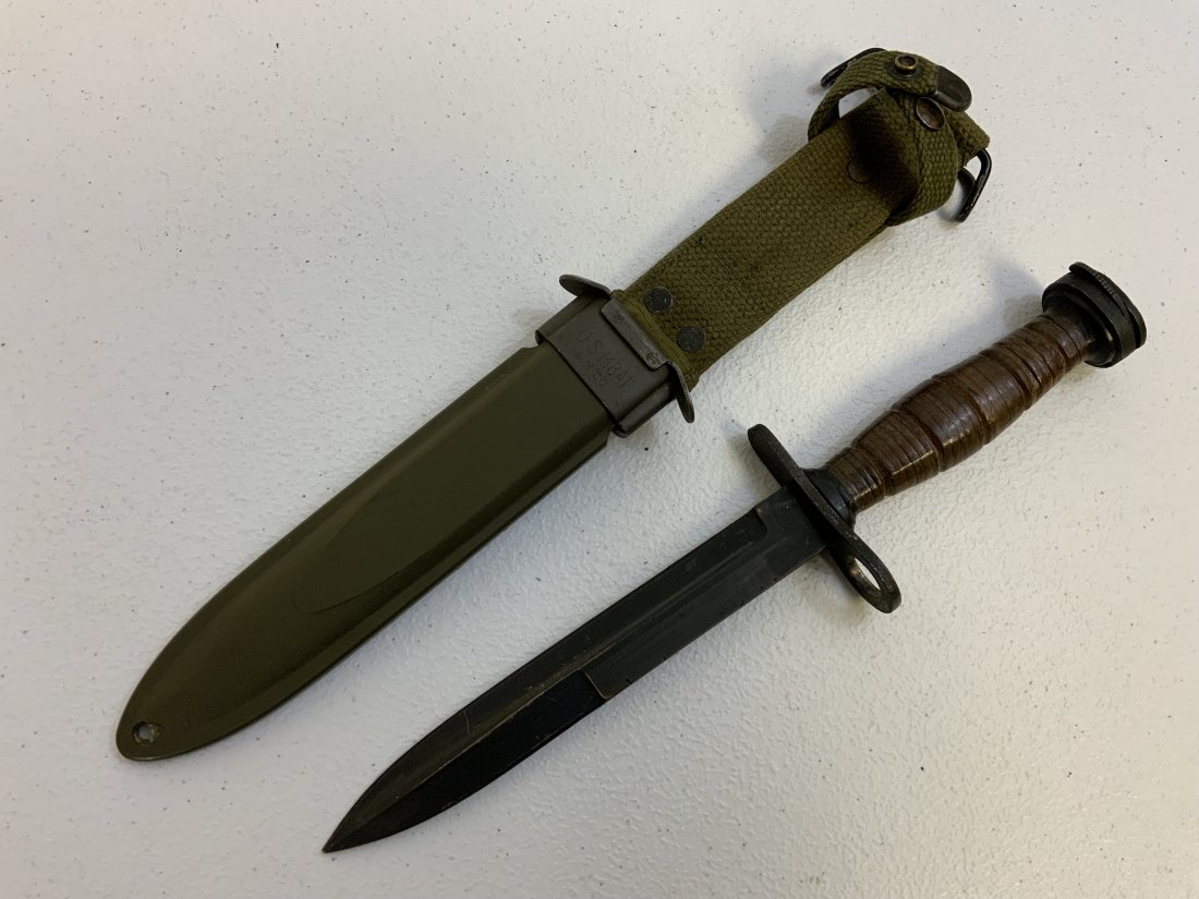 US MILITARY BAYONET FIGHTING KNIFE WITH SCABBARD: US MILITARY BAYONET FIGHTING KNIFE WITH SCABBARD