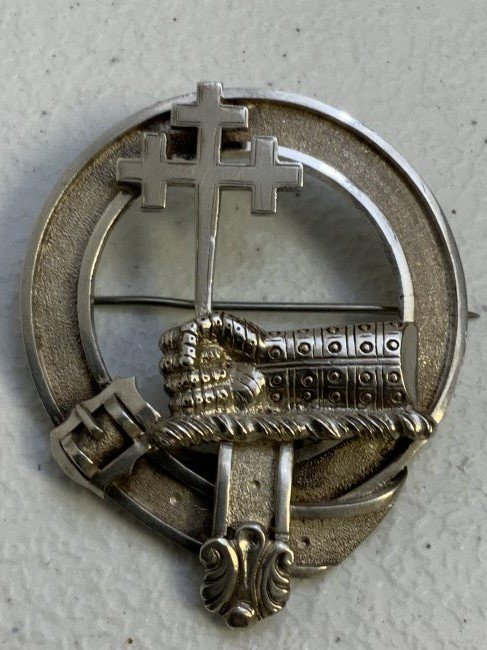 ANTIQUE VICTORIAN ERA STERLING SILVER SCOTTISH CLAN Mc Donald CREST BADGE: ANTIQUE VICTORIAN ERA STERLING SILVER SCOTTISH CLAN Mc Donald CREST BADGE . VERY NICE LARGE HIGH QUALITY BADGE . 2 1/2 X 2 .