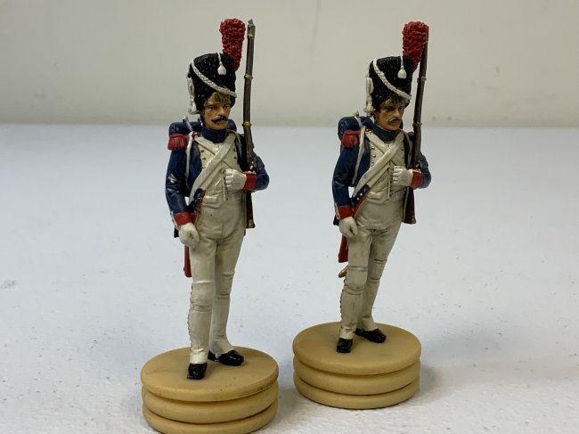 ROI BLANC FRENCH IMPERIAL GRENADIER DE LA GARDE FIGURINES TOY SOLDIERS: ROI BLANC FRENCH IMPERIAL GRENADIER DE LA GARDE FIGURINES TOY SOLDIERS . LOT OF 2. HAND PAINTED PEWTER ON RESIN COMPOSITE BASE . GREAT DETAILS. 3 3/4" TALL .