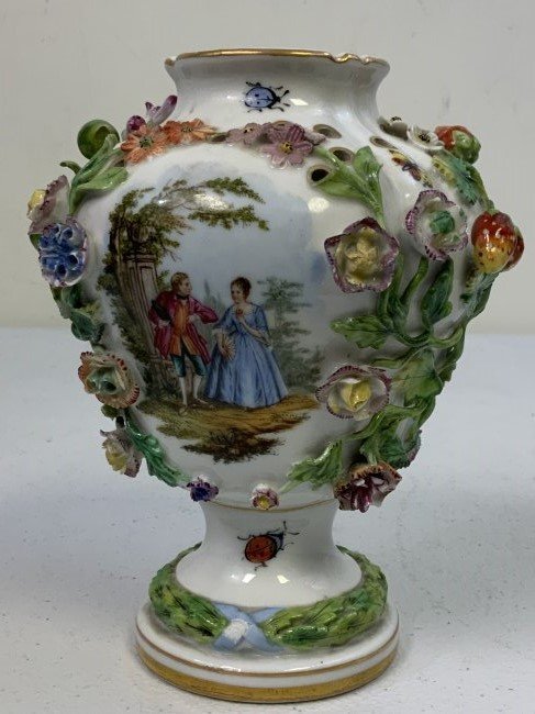 ANTIQUE MEISSEN PORCELAIN VASE: ANTIQUE MEISSEN PORCELAIN VASE . BEAUTIFUL WORK . MEISSEN CROSSED SWORD IN BLUE MARK ON THE BOTTOM . HAS ONE REPAIRED CHIP AT THE TOP.