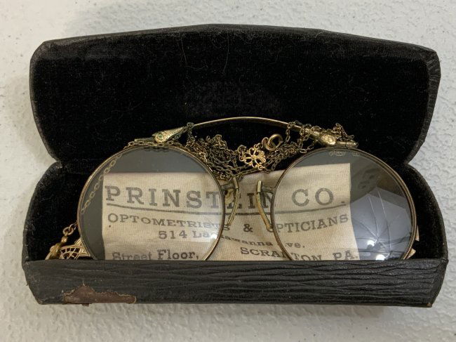 ANTIQUE GOLD FILLED GLASSES WITH NICK CHAIN: ANTIQUE GOLD FILLED GLASSES WITH NICK CHAIN. GREAT CONDITION . ABOUT PLUS 1.5 . COMES WITH ANTIQUE GLASS CASE THAT IS SMALLER THEN THESE GLASSES.