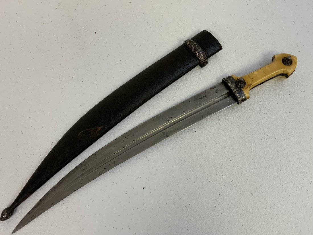 ANTIQUE RUSSIAN COSSACK CAUCASIAN BEBUT KINJAL DAGGER 84 SILVER GUZUNOV: ANTIQUE RUSSIAN COSSACK CAUCASIAN BEBUT KINJAL DAGGER WITH 84 SILVER FITTINGS. BONE GRIP.BLADE MADE BY A FAMOUS EDGE WEAPONS CAUCASIAN MAKER - GUZUNOV . STAMPED "GUZUNOV" ON THE BLADE.NICE SHARP CURVE