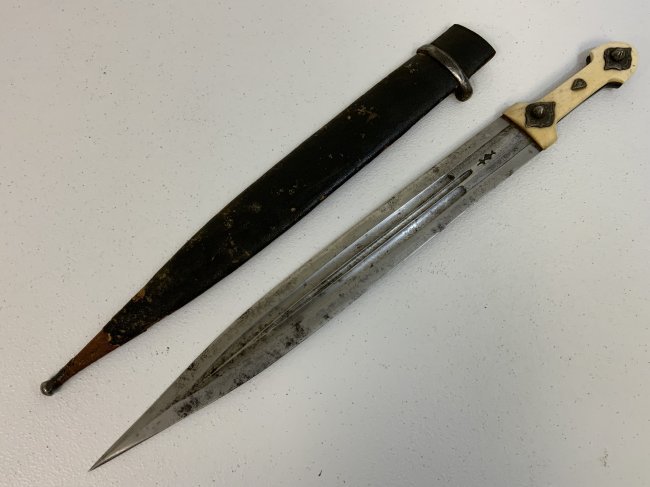 ANTIQUE RUSSIAN COSSACK CAUCASIAN KINJAL DAGGER SILVER DECORATED: ANTIQUE RUSSIAN COSSACK CAUCASIAN KINJAL DAGGER SILVER DECORATED. NICE LARGE SIZE DAGGER WITH WIDE BLADE WITH MAKER STAMP. NICE BONE WITH SILVER DECORATIONS GRIP. ORIGINAL LEATHER WRAPPED SCABBARD. NI