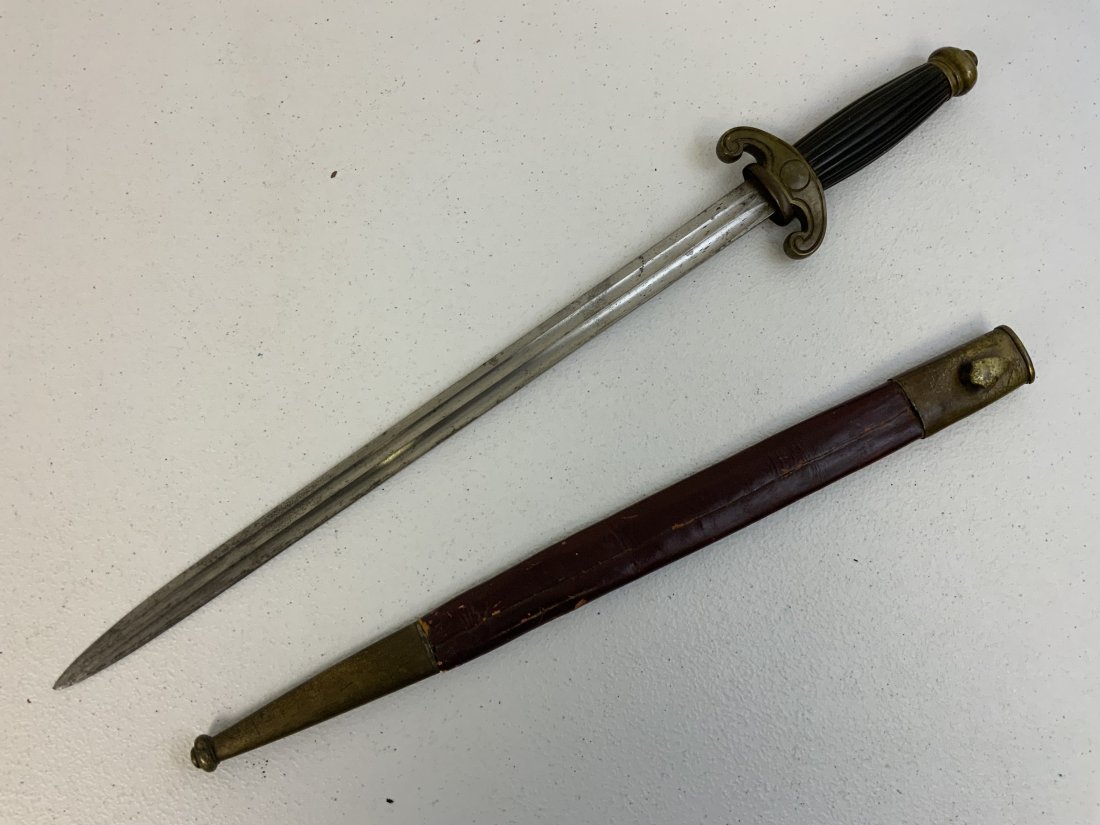 ANTIQUE FRENCH SHORT SWORD DAGGER: ANTIQUE FRENCH SHORT SWORD DAGGER . BRASS FITTINGS. NICE PATINA. BLADE WITH MAKER STAMPS ON BOTH SIDED. REDDISH COLOR LEATHER ON THE SCABBARD. RARE EXAMPLE. 22" LONG WITH 15" LONG BLADE.